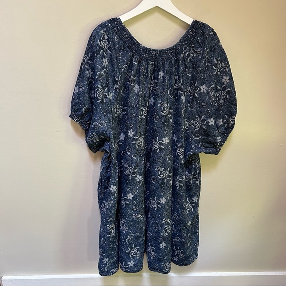 Torrid~Tiered Chambray Blue Floral Smocked Short Sleeve Dress in size 4/4X or 26 - Picture 9 of 16